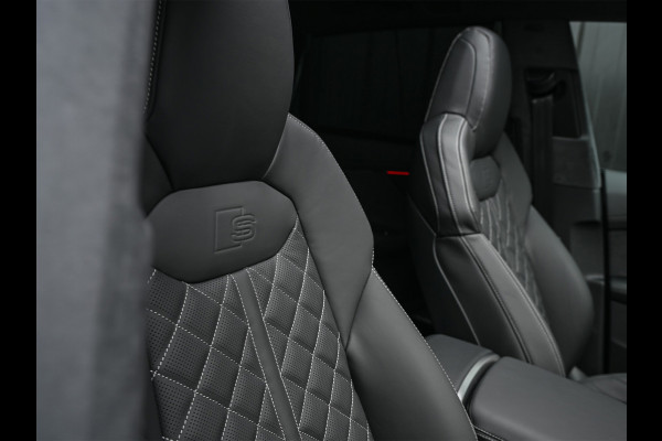 Audi Q8 60 TFSI e quattro | Audi Exclusive | B&O Advanced | S-seats met massage | Achteras besturing | Soft close | Adaptive cruise | Carbon inleg | Ambiance interieur | 360 camera | Verwarmbaar stuurwiel | Trekhaak