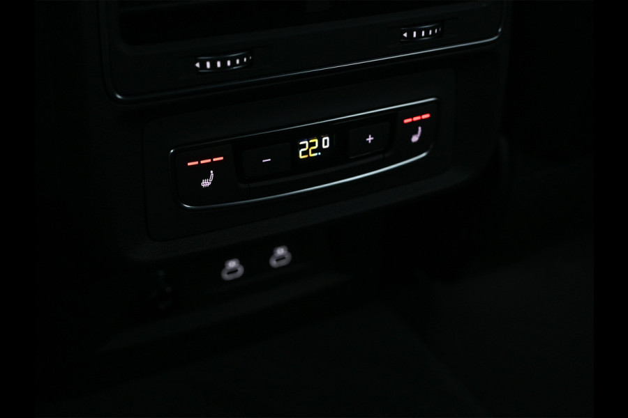 Audi Q8 60 TFSI e quattro | Audi Exclusive | B&O Advanced | S-seats met massage | Achteras besturing | Soft close | Adaptive cruise | Carbon inleg | Ambiance interieur | 360 camera | Verwarmbaar stuurwiel | Trekhaak