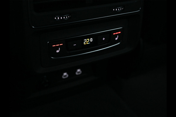 Audi Q8 60 TFSI e quattro | Audi Exclusive | B&O Advanced | S-seats met massage | Achteras besturing | Soft close | Adaptive cruise | Carbon inleg | Ambiance interieur | 360 camera | Verwarmbaar stuurwiel | Trekhaak