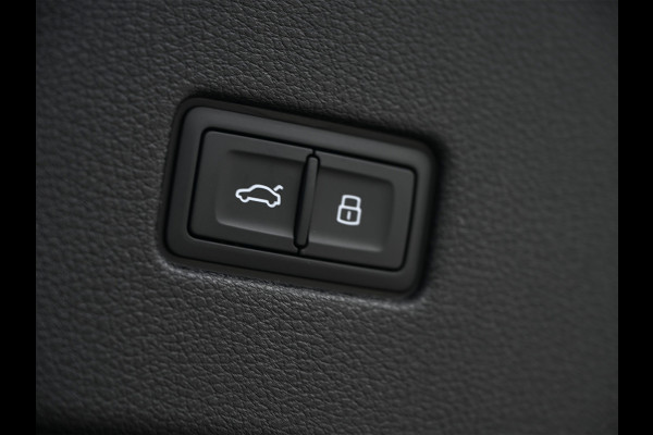 Audi Q8 60 TFSI e quattro | Audi Exclusive | B&O Advanced | S-seats met massage | Achteras besturing | Soft close | Adaptive cruise | Carbon inleg | Ambiance interieur | 360 camera | Verwarmbaar stuurwiel | Trekhaak