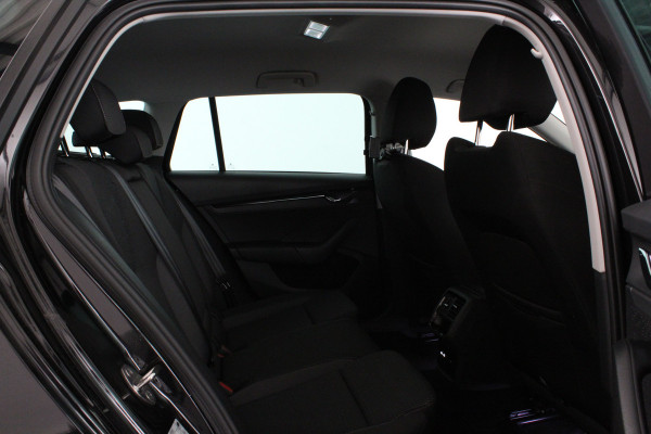 Škoda Octavia Combi 1.0 e-TSI Business > Trekhaak (zwenkbaar)/Camera/Stoelverwarming...