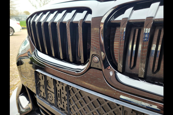 BMW 3 Serie 330E XDRIVE Sport - 360-cam, HUD, Laser, Drive Assist, Trekhaak, Keyless (292PK 1e Eig. BTW)