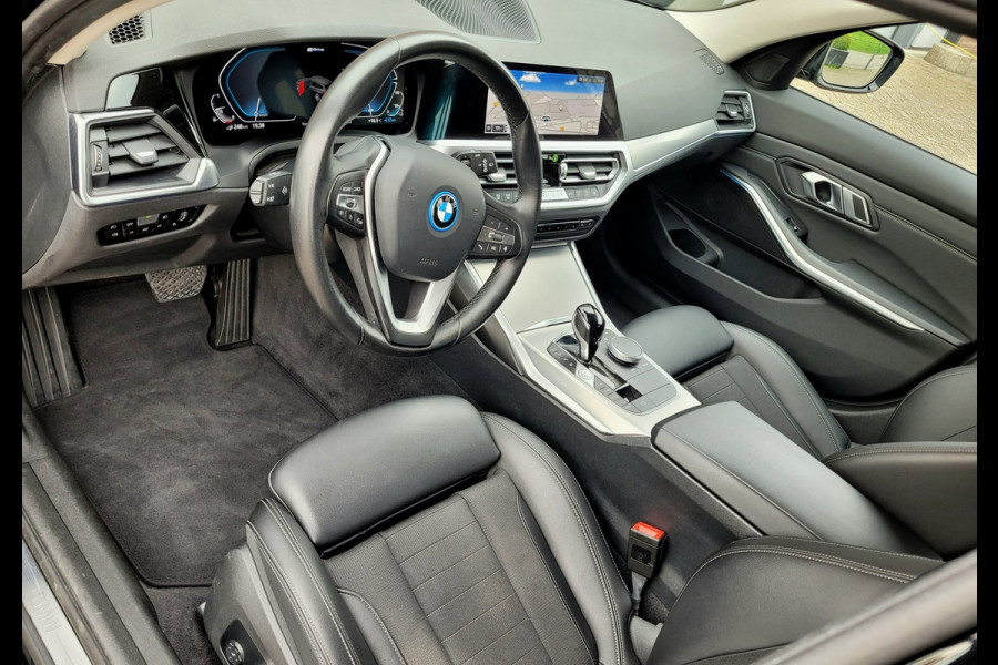BMW 3 Serie 330E XDRIVE Sport - 360-cam, HUD, Laser, Drive Assist, Trekhaak, Keyless (292PK 1e Eig. BTW)