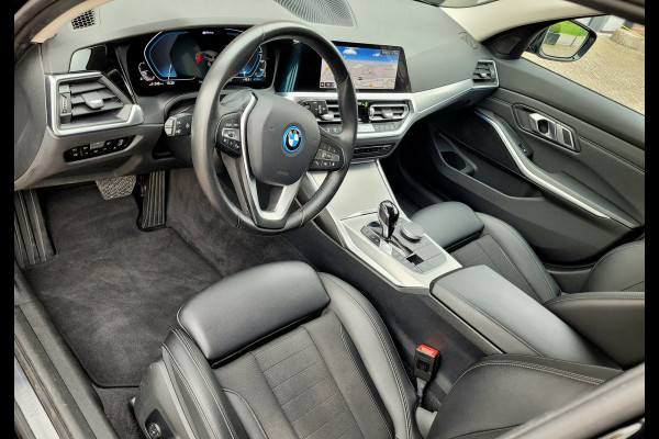 BMW 3 Serie 330E XDRIVE Sport - 360-cam, HUD, Laser, Drive Assist, Trekhaak, Keyless (292PK 1e Eig. BTW)