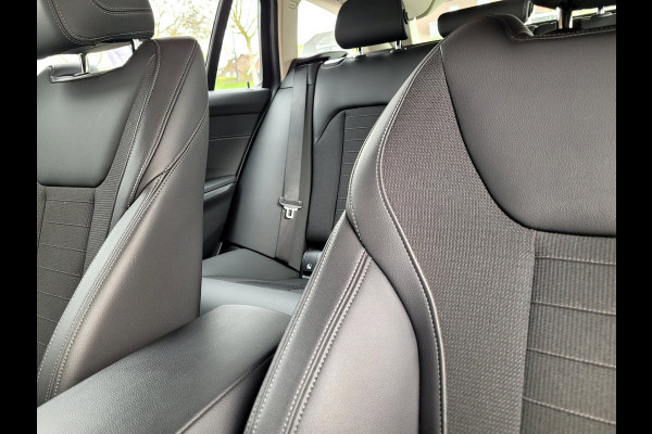 BMW 3 Serie 330E XDRIVE Sport - 360-cam, HUD, Laser, Drive Assist, Trekhaak, Keyless (292PK 1e Eig. BTW)