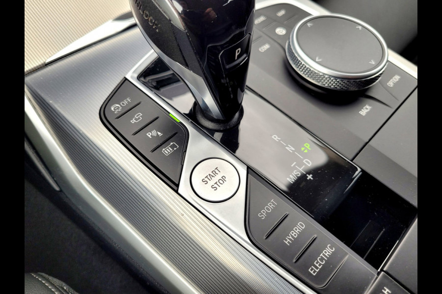 BMW 3 Serie 330E XDRIVE Sport - 360-cam, HUD, Laser, Drive Assist, Trekhaak, Keyless (292PK 1e Eig. BTW)