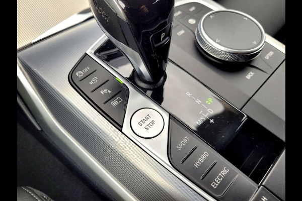 BMW 3 Serie 330E XDRIVE Sport - 360-cam, HUD, Laser, Drive Assist, Trekhaak, Keyless (292PK 1e Eig. BTW)