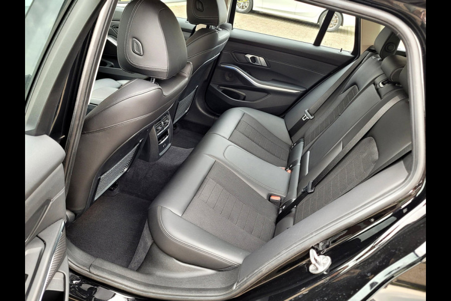 BMW 3 Serie 330E XDRIVE Sport - 360-cam, HUD, Laser, Drive Assist, Trekhaak, Keyless (292PK 1e Eig. BTW)
