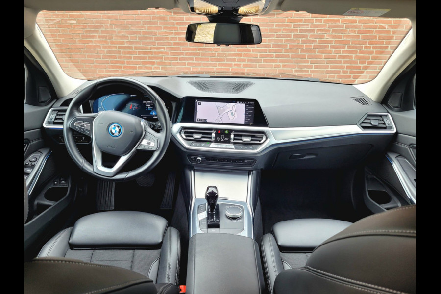BMW 3 Serie 330E XDRIVE Sport - 360-cam, HUD, Laser, Drive Assist, Trekhaak, Keyless (292PK 1e Eig. BTW)