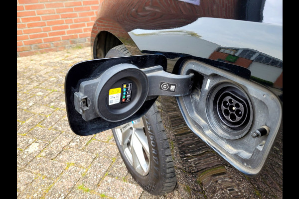 BMW 3 Serie 330E XDRIVE Sport - 360-cam, HUD, Laser, Drive Assist, Trekhaak, Keyless (292PK 1e Eig. BTW)