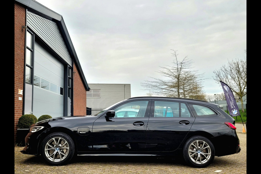 BMW 3 Serie 330E XDRIVE Sport - 360-cam, HUD, Laser, Drive Assist, Trekhaak, Keyless (292PK 1e Eig. BTW)