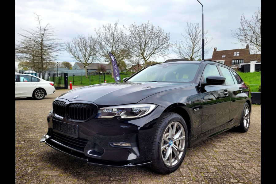 BMW 3 Serie 330E XDRIVE Sport - 360-cam, HUD, Laser, Drive Assist, Trekhaak, Keyless (292PK 1e Eig. BTW)