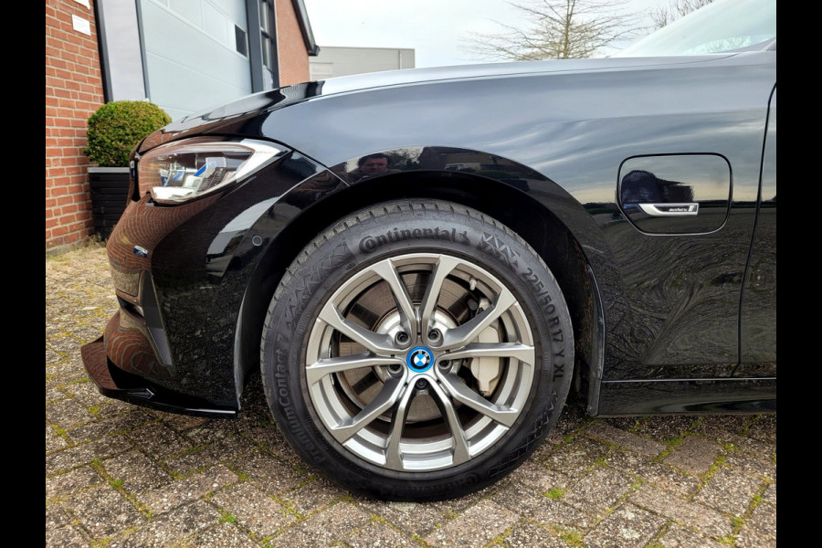 BMW 3 Serie 330E XDRIVE Sport - 360-cam, HUD, Laser, Drive Assist, Trekhaak, Keyless (292PK 1e Eig. BTW)