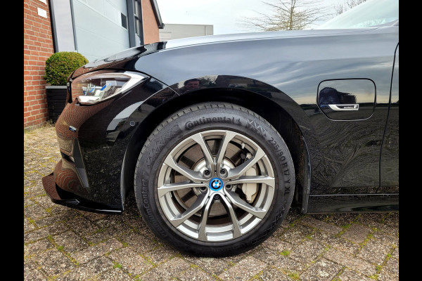 BMW 3 Serie 330E XDRIVE Sport - 360-cam, HUD, Laser, Drive Assist, Trekhaak, Keyless (292PK 1e Eig. BTW)