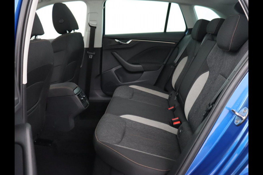 Škoda SCALA 1.0 TSI Business Edition | Panoramadak | Stoelverwarming | Adaptive cruise | Carplay | Full LED | Navigatie | Parkeerhulp | Climate control | DAB | Getint glas