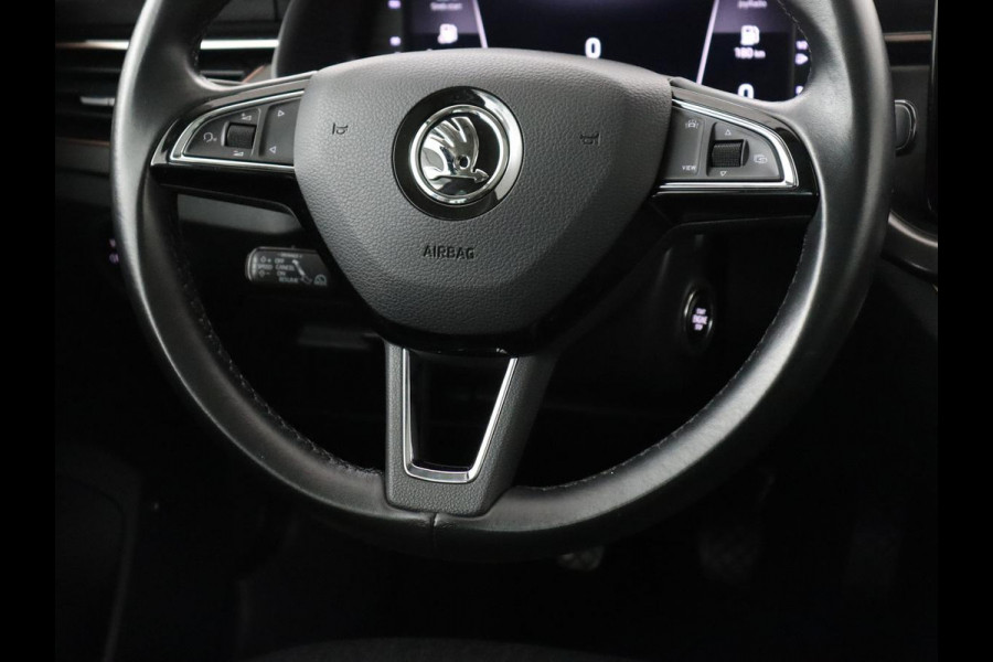 Škoda SCALA 1.0 TSI Business Edition | Panoramadak | Stoelverwarming | Adaptive cruise | Carplay | Full LED | Navigatie | Parkeerhulp | Climate control | DAB | Getint glas