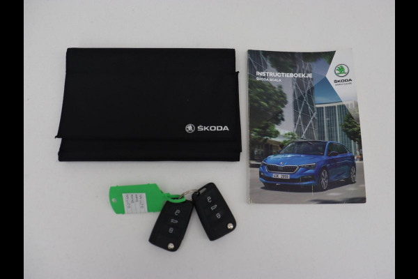 Škoda SCALA 1.0 TSI Business Edition | Panoramadak | Stoelverwarming | Adaptive cruise | Carplay | Full LED | Navigatie | Parkeerhulp | Climate control | DAB | Getint glas