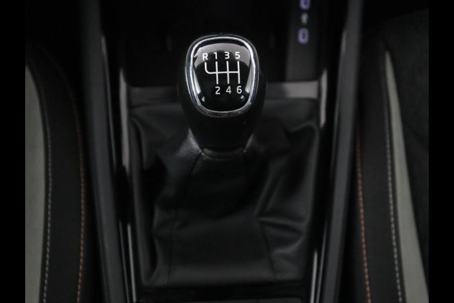 Škoda SCALA 1.0 TSI Business Edition | Panoramadak | Stoelverwarming | Adaptive cruise | Carplay | Full LED | Navigatie | Parkeerhulp | Climate control | DAB | Getint glas