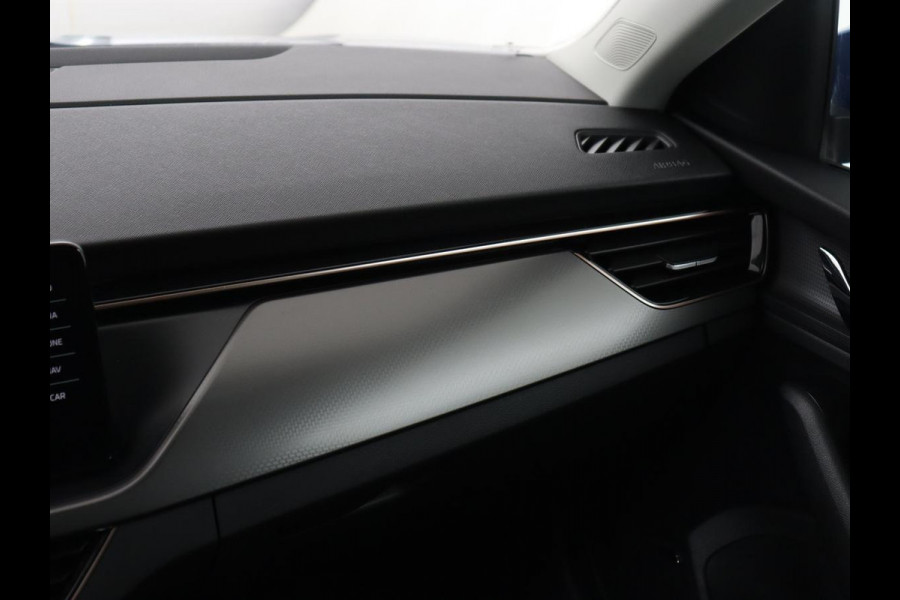Škoda SCALA 1.0 TSI Business Edition | Panoramadak | Stoelverwarming | Adaptive cruise | Carplay | Full LED | Navigatie | Parkeerhulp | Climate control | DAB | Getint glas