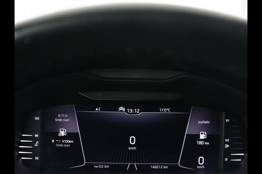 Škoda SCALA 1.0 TSI Business Edition | Panoramadak | Stoelverwarming | Adaptive cruise | Carplay | Full LED | Navigatie | Parkeerhulp | Climate control | DAB | Getint glas