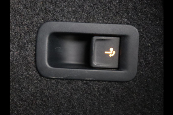 Škoda Karoq 1.5 TSI Business Edition Plus | Stoelverwarming | Trekhaak | Camera | Carplay | Navigatie | Keyless | Full LED | Verwarmde voorruit | Parkeerhulp | Climate control | DAB | Cruise control