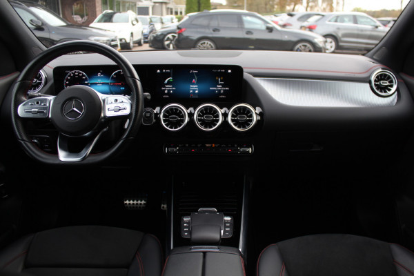 Mercedes-Benz EQA 250 Business Solution AMG 67 kWh / Panoramadak / Camera / CarPlay / 18'' / Stoelverwarming / Dodehoek / DAB / Cruise Control