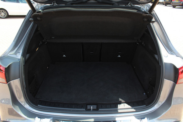 Mercedes-Benz EQA 250 Business Solution AMG 67 kWh / Panoramadak / Camera / CarPlay / 18'' / Stoelverwarming / Dodehoek / DAB / Cruise Control