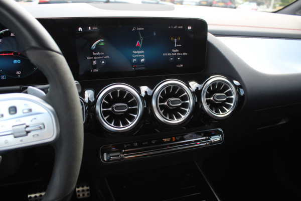 Mercedes-Benz EQA 250 Business Solution AMG 67 kWh / Panoramadak / Camera / CarPlay / 18'' / Stoelverwarming / Dodehoek / DAB / Cruise Control