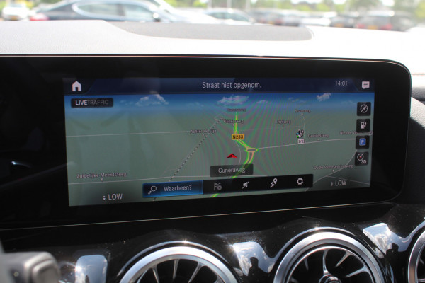 Mercedes-Benz EQA 250 Business Solution AMG 67 kWh / Panoramadak / Camera / CarPlay / 18'' / Stoelverwarming / Dodehoek / DAB / Cruise Control