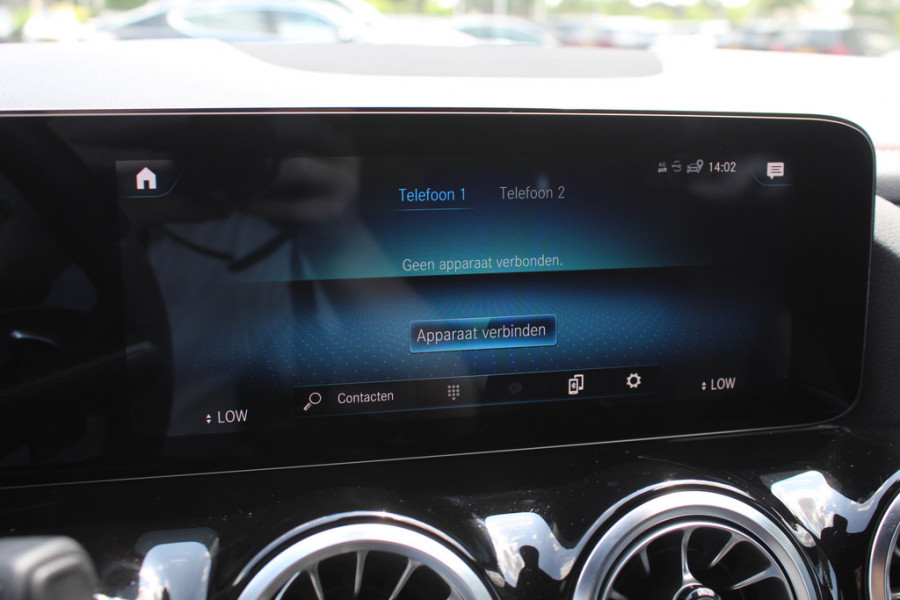 Mercedes-Benz EQA 250 Business Solution AMG 67 kWh / Panoramadak / Camera / CarPlay / 18'' / Stoelverwarming / Dodehoek / DAB / Cruise Control