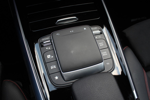 Mercedes-Benz EQA 250 Business Solution AMG 67 kWh / Panoramadak / Camera / CarPlay / 18'' / Stoelverwarming / Dodehoek / DAB / Cruise Control