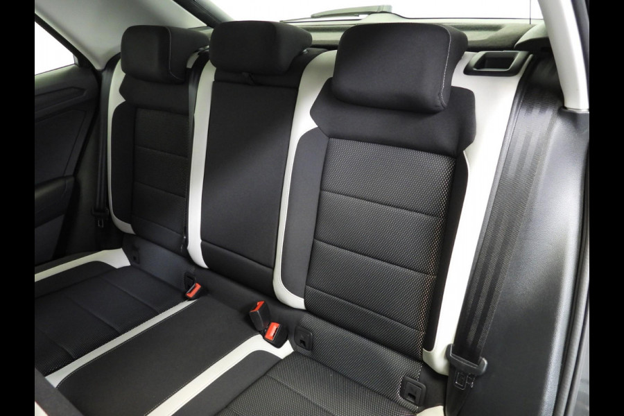 Volkswagen T-Roc 1.5 TSI Sport NAVI/CAMERA/VIRTUAL/LED/TREKH./17"LMV!
