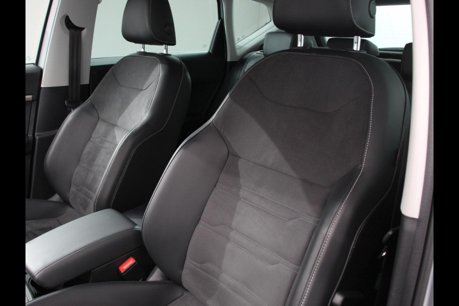 Seat Ateca 1.5 TSI 150pk Automaat Xperience | Navigatie | Apple Carplay / Android Auto | Camera | Parkeersensoren | Stoel-en stuurverwarming | Ledverlichting | Getinte ramen | Climate Control