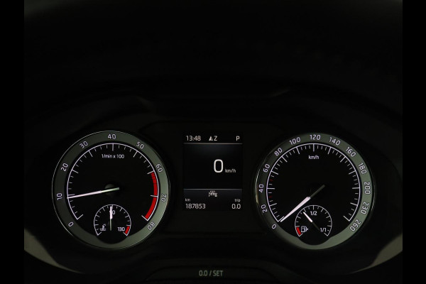 Škoda Karoq 1.5 TSI Business Edition Plus | Stoelverwarming | Trekhaak | Camera | Carplay | Navigatie | Keyless | Full LED | Verwarmde voorruit | Parkeerhulp | Climate control | DAB | Cruise control