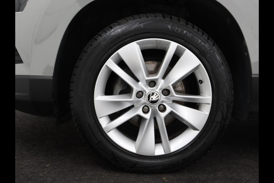 Škoda Karoq 1.5 TSI Business Edition Plus | Stoelverwarming | Trekhaak | Camera | Carplay | Navigatie | Keyless | Full LED | Verwarmde voorruit | Parkeerhulp | Climate control | DAB | Cruise control