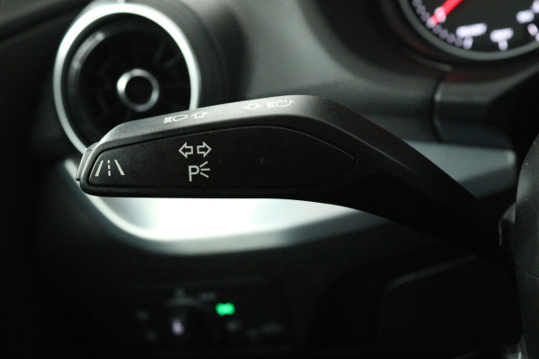 Audi Q2 30 TFSI S Edition (STOELVERWARMING, CRUISE CONTROL ADAPTIEF, NAVGATIE, PARKEERSENSOREN)