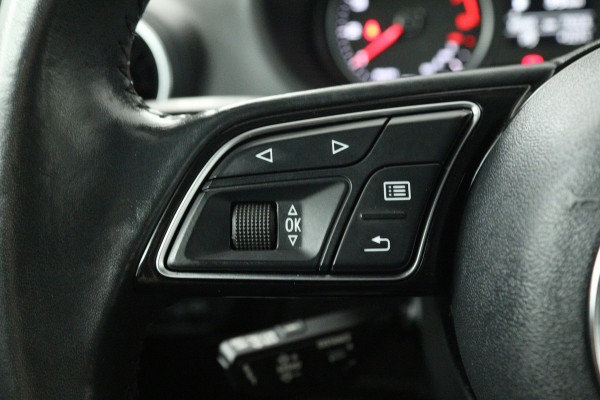 Audi Q2 30 TFSI S Edition (STOELVERWARMING, CRUISE CONTROL ADAPTIEF, NAVGATIE, PARKEERSENSOREN)