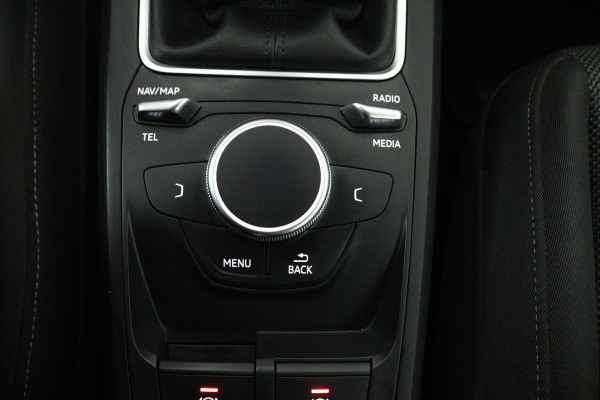 Audi Q2 30 TFSI S Edition (STOELVERWARMING, CRUISE CONTROL ADAPTIEF, NAVGATIE, PARKEERSENSOREN)