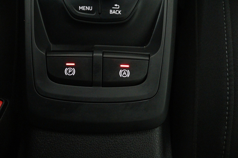 Audi Q2 30 TFSI S Edition (STOELVERWARMING, CRUISE CONTROL ADAPTIEF, NAVGATIE, PARKEERSENSOREN)