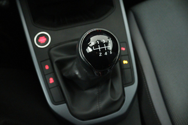 Seat Arona 1.0 TSI Style Business Intense (ACHTERUITRIJCAMERA, CRUISE ADAPTIEF, CARPLAY, PARKEERSENSOREN)