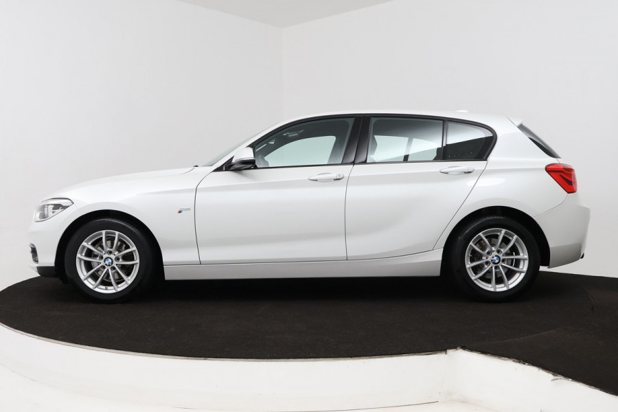 BMW 1-serie 118i Corporate Lease Executive (NAVIGATIE, CRUISE CONTROL, PARKEERSENSOREN, BLUETOOTH)
