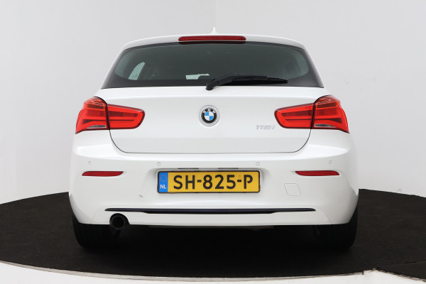 BMW 1-serie 118i Corporate Lease Executive (NAVIGATIE, CRUISE CONTROL, PARKEERSENSOREN, BLUETOOTH)