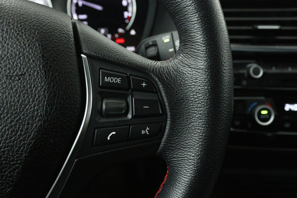 BMW 1-serie 118i Corporate Lease Executive (NAVIGATIE, CRUISE CONTROL, PARKEERSENSOREN, BLUETOOTH)