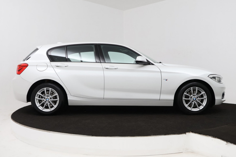 BMW 1-serie 118i Corporate Lease Executive (NAVIGATIE, CRUISE CONTROL, PARKEERSENSOREN, BLUETOOTH)