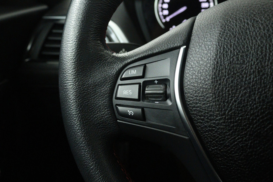 BMW 1-serie 118i Corporate Lease Executive (NAVIGATIE, CRUISE CONTROL, PARKEERSENSOREN, BLUETOOTH)