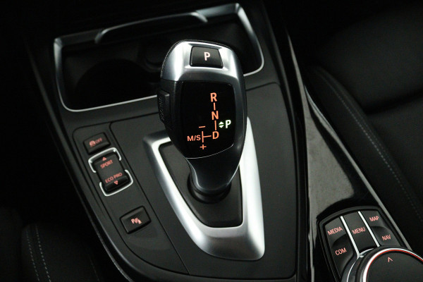 BMW 1-serie 118i Corporate Lease Executive (NAVIGATIE, CRUISE CONTROL, PARKEERSENSOREN, BLUETOOTH)