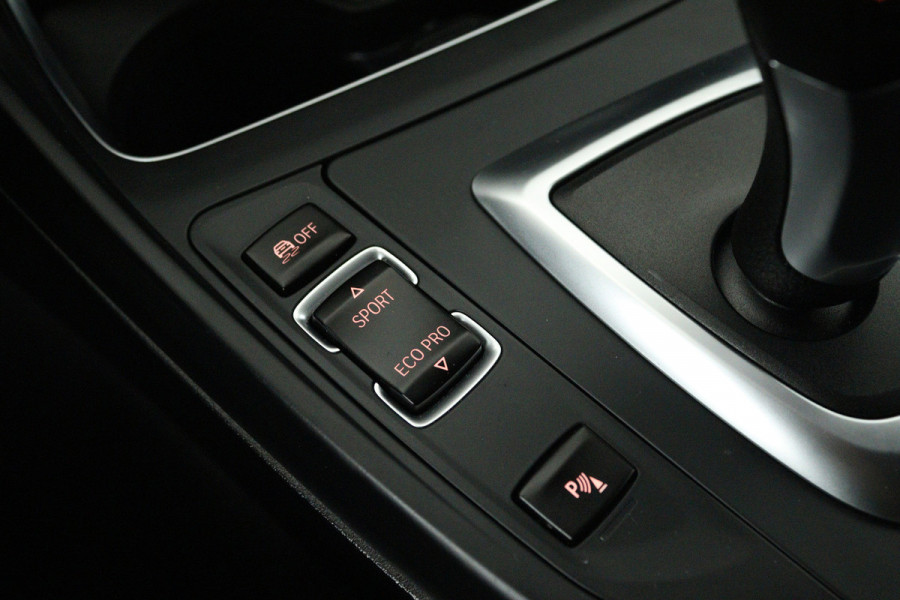 BMW 1-serie 118i Corporate Lease Executive (NAVIGATIE, CRUISE CONTROL, PARKEERSENSOREN, BLUETOOTH)