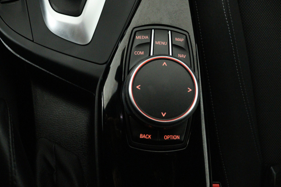 BMW 1-serie 118i Corporate Lease Executive (NAVIGATIE, CRUISE CONTROL, PARKEERSENSOREN, BLUETOOTH)