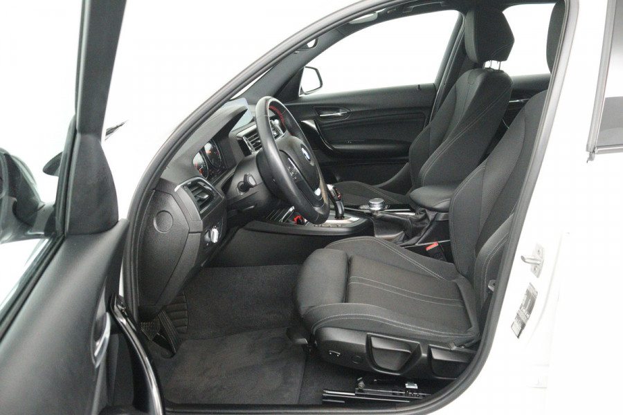 BMW 1-serie 118i Corporate Lease Executive (NAVIGATIE, CRUISE CONTROL, PARKEERSENSOREN, BLUETOOTH)