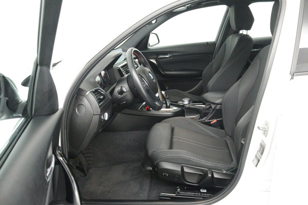 BMW 1-serie 118i Corporate Lease Executive (NAVIGATIE, CRUISE CONTROL, PARKEERSENSOREN, BLUETOOTH)